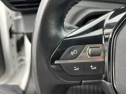 Photo 78 Peugeot 208  PureTech 75 S&S BVM5