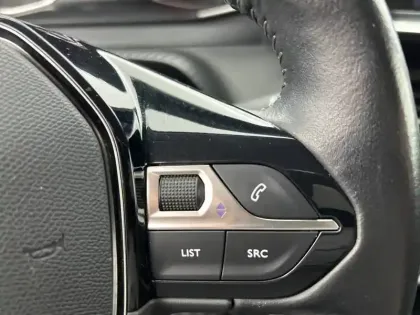 Photo 79 Peugeot 208  PureTech 75 S&S BVM5