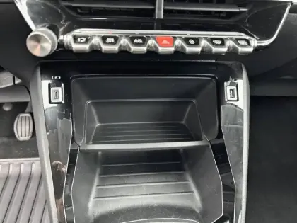 Photo 25 Peugeot 208  PureTech 75 S&S BVM5