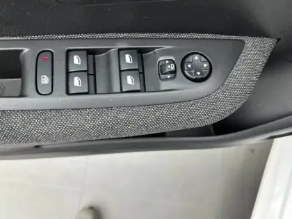 Photo 73 Peugeot 208  PureTech 75 S&S BVM5