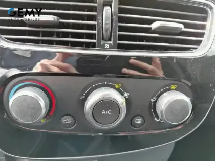 Photo 23 Renault Clio  dCi 75 Energy