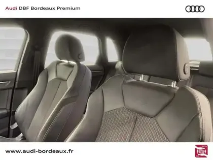 Photo 9 Audi Q3 45 TFSIe 245 ch S tronic 6 S line