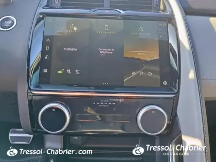 Photo 12 Jaguar E-Pace  2.0 P - 300 ch AWD BVA R-Dynamic SE