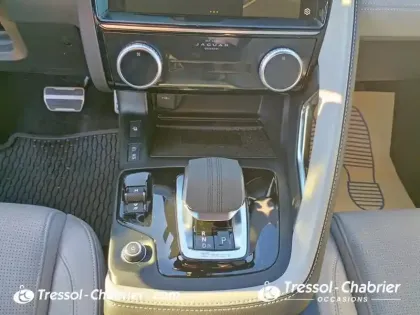 Photo 21 Jaguar E-Pace  2.0 P - 300 ch AWD BVA R-Dynamic SE