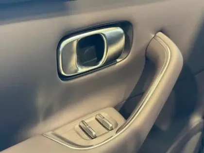 Photo 12 Leapmotor C10  REEV 215ch 28,4 kWh Design MY25