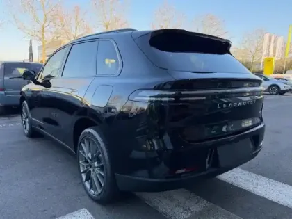 Photo 6 Leapmotor C10  REEV 215ch 28,4 kWh Design MY25