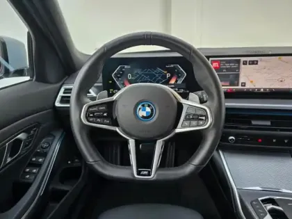 Photo 13 BMW Serie 3 Série 3 Touring 330eA 292ch M Sport