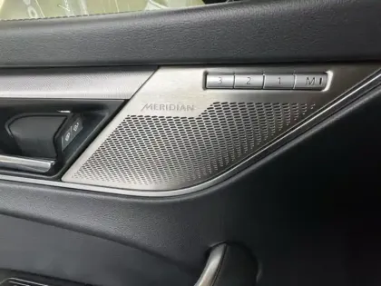 Photo 10 Jaguar F-Pace  P400e Plug-in-Hybrid SE BVA8 AWD