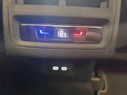 Photo 9 Volkswagen Golf  1.5 eTSI OPF 150ch Style DSG7