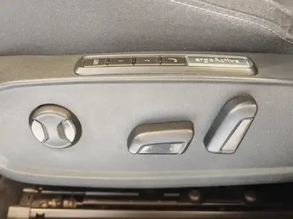 Photo 13 Volkswagen Golf  1.5 eTSI OPF 150ch Style DSG7