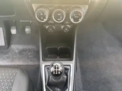 Photo 13 Suzuki Swift  1.2 Dualjet Hybrid 83ch Pack