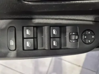 Photo 13 Opel Corsa  Electric 136 ch