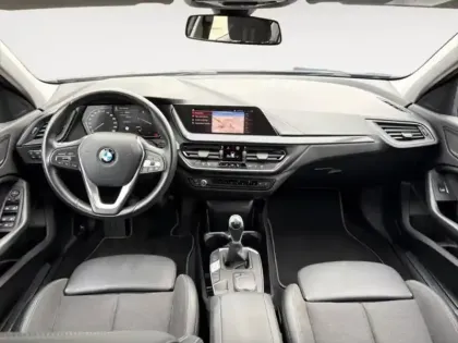 Photo 9 BMW Serie 1 Gén. III (F40) Ph1 Edition Sport 5