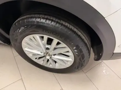 Photo 8 Volkswagen T-roc  1.0 TSI 110ch Life Plus