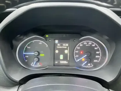 Photo 15 Toyota Yaris Hybride 100h - Dynamic / Pack confort plus 1.5 101 ch