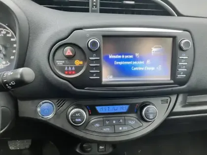 Photo 16 Toyota Yaris Hybride 100h - Dynamic / Pack confort plus 1.5 101 ch