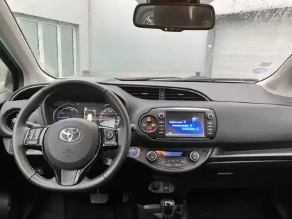 Photo 12 Toyota Yaris Hybride 100h - Dynamic / Pack confort plus 1.5 101 ch