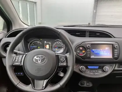 Photo 13 Toyota Yaris Hybride 100h - Dynamic / Pack confort plus 1.5 101 ch