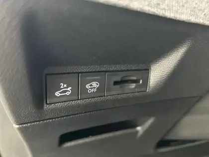 Photo 31 Peugeot 3008  Hybrid 145 e-DCS6