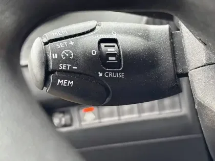 Photo 17 Peugeot 208  PureTech 75 S&S BVM5