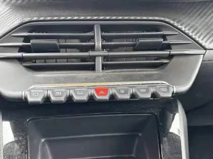 Photo 19 Peugeot 208  PureTech 75 S&S BVM5