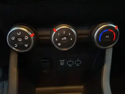 Photo 23 Renault Clio  SOCIETE TCE 90 - 21N