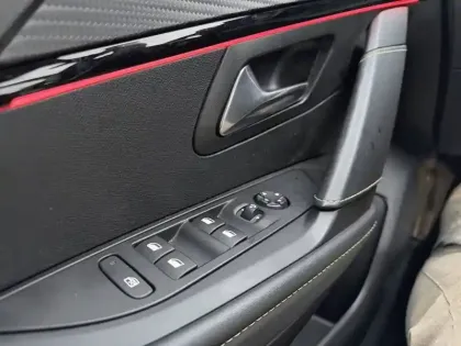 Photo 17 Peugeot 208  Electrique 50 kWh 136ch