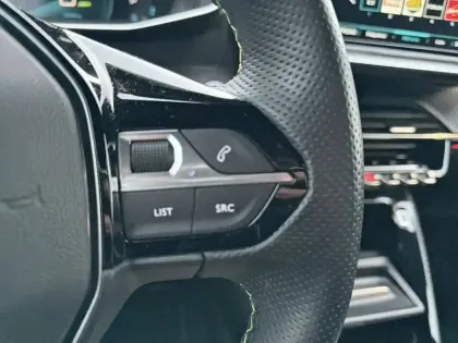 Photo 19 Peugeot 208  Electrique 50 kWh 136ch