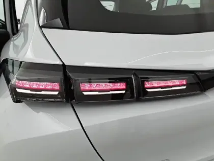 Photo 16 Peugeot 308  PureTech 130ch S&S EAT8