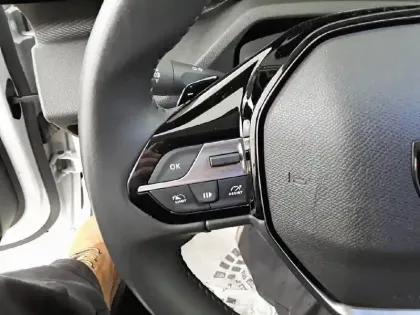 Photo 21 Peugeot 308  PureTech 130ch S&S EAT8