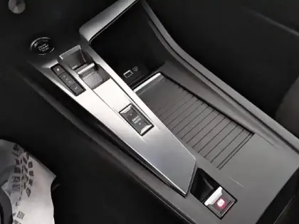 Photo 13 Peugeot 308  PureTech 130ch S&S EAT8