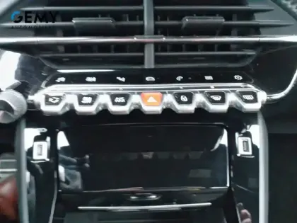 Photo 23 Peugeot 208  PureTech 100 S&S EAT8