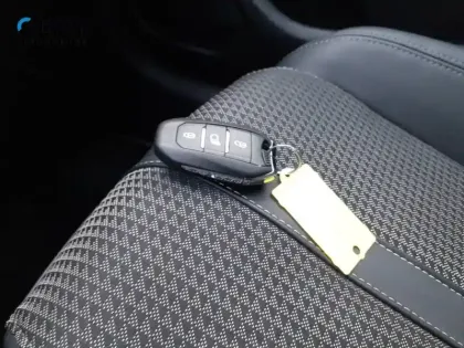 Photo 27 Peugeot 208  PureTech 100 S&S EAT8