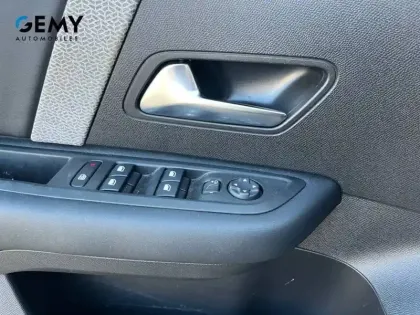 Photo 12 Citroën C4  Hybride 136 e-DCS6