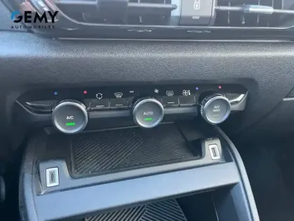 Photo 20 Citroën C4  Hybride 136 e-DCS6