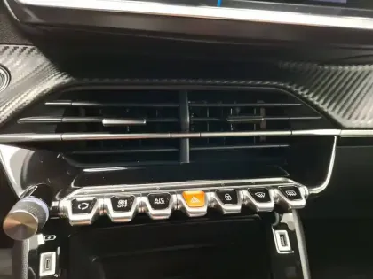 Photo 24 Peugeot 2008  Electrique 136 ch