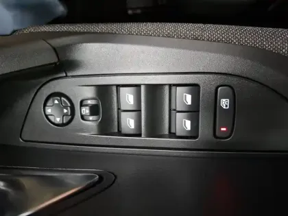 Photo 16 Peugeot 2008  Electrique 136 ch