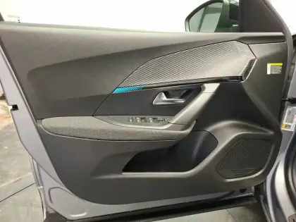 Photo 28 Peugeot 2008  Electrique 136 ch