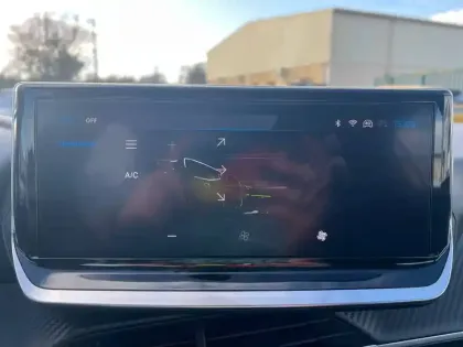 Photo 17 Peugeot 208  PureTech 100 S&S BVM6