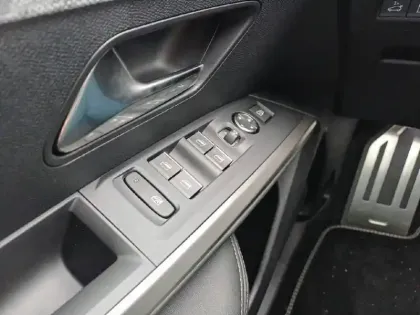 Photo 18 Peugeot 3008  Plug-in Hybrid 195 e-DCS7