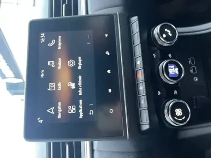 Photo 10 Renault Captur  E-Tech full hybrid 145