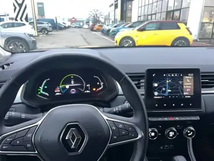 Photo 9 Renault Captur  E-Tech full hybrid 145