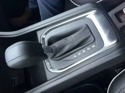 Photo 11 Renault Captur  E-Tech full hybrid 145