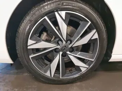 Photo 12 Peugeot 308  BlueHDi 130ch S&S EAT8