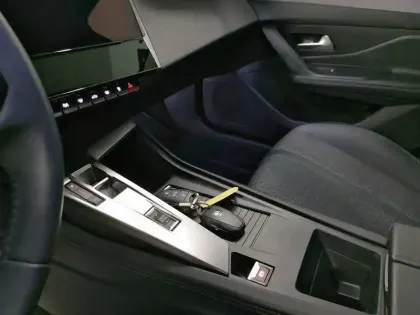 Photo 13 Peugeot 308  BlueHDi 130ch S&S EAT8