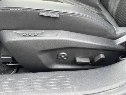 Photo 18 Peugeot 308  PureTech 130ch S&S EAT8