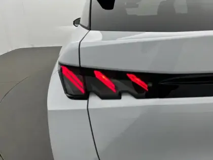 Photo 16 Peugeot 3008  Hybrid 145 e-DCS6