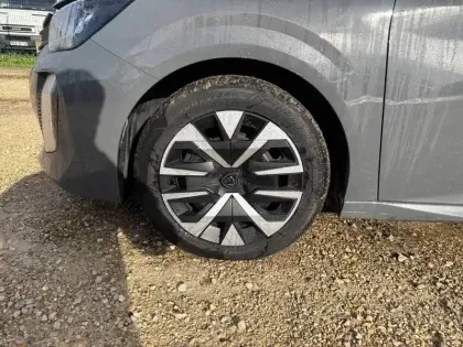 Photo 43 Peugeot 208  PureTech 100 S&S BVM6