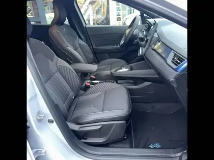 Photo 7 Renault Captur  E-Tech full hybrid 160 ch