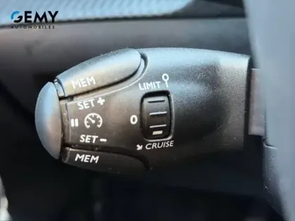 Photo 11 Peugeot 208  PureTech 75 S&S BVM5